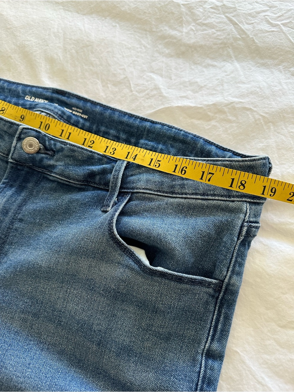 Old Navy women’s mid-rise bootcut jeans, size 16 - Picture 5 of 9